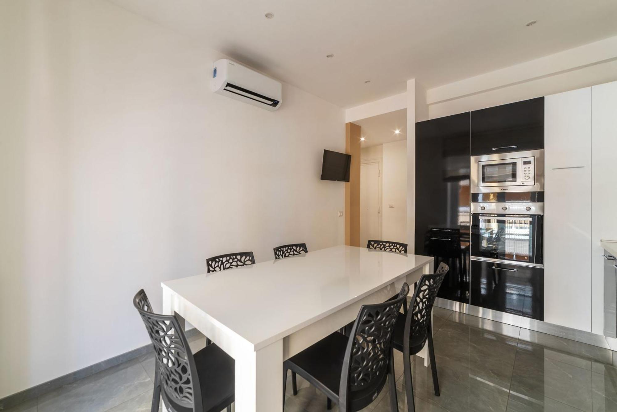 Joivy Delightful 3-Bed Flat With Balcony Apartment โรม ภายนอก รูปภาพ